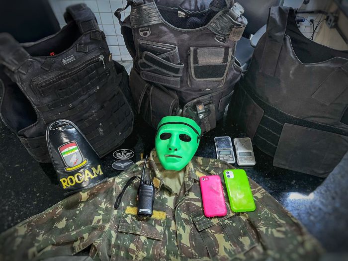 No momento, você está visualizando Homem é preso com coletes balísticos roubados e munição durante operação em Mãe Luiza, Natal