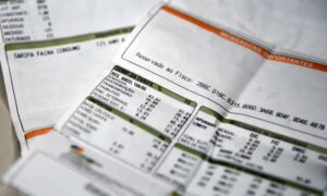 Leia mais sobre o artigo Aneel mantém bandeira vermelha 1 na conta de luz em novembro