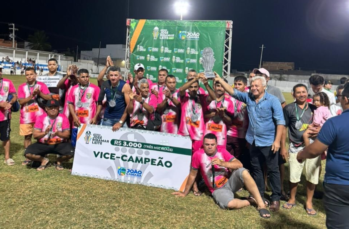 Leia mais sobre o artigo Ex-prefeito Ribamar Leite participa da entrega da premiação da Copa de Futebol que recebeu o seu nome