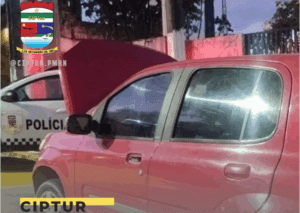 Leia mais sobre o artigo Veículo roubado é recuperado e condutor detido em Barreira Policial   