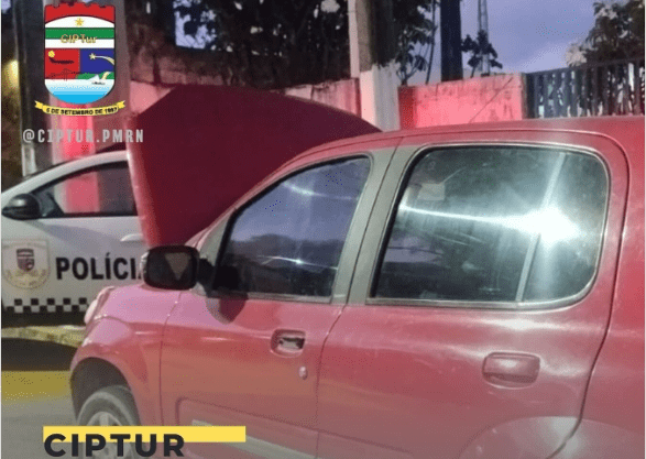 Leia mais sobre o artigo Veículo roubado é recuperado e condutor detido em Barreira Policial   