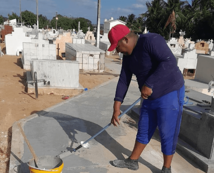 Leia mais sobre o artigo Prefeitura de Poço Branco realiza manutenção nos cemitérios para o Dia de Finados
