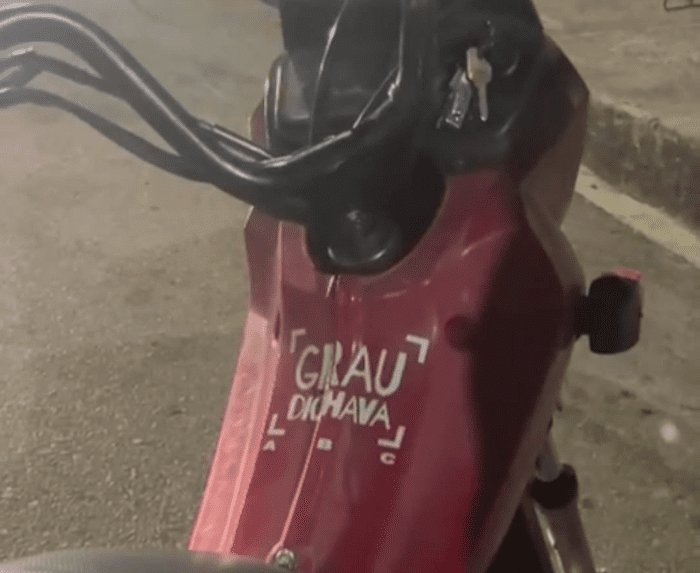 No momento, você está visualizando Empinando motocicleta, placa levantada e escape barulhento, jovem empreende fuga e termina preso pelo Batalhão Rodoviário/CPRE