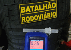 Leia mais sobre o artigo Operação zero álcool prende idoso embriagado transportando criança de apenas um ano na grande Natal
