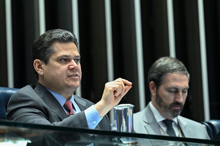 Leia mais sobre o artigo Aposentadoria especial para agentes de saúde será votada na terça no Senado