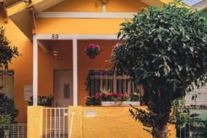 Leia mais sobre o artigo Homem finge ser dono de imóvel para vender casa de forma fraudulenta e é condenado pela justiça