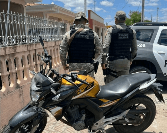 Leia mais sobre o artigo Policiais militares do 8° BPM apreende motocicleta na RN 120 com chassi adulterado