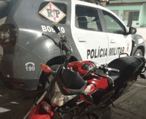 Leia mais sobre o artigo Moto com sinais evidentes de adulteração é apreendida pelo 8° Batalhão de Polícia Militar
