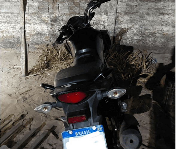 No momento, você está visualizando Equipe do 17º Batalhão apreende motocicleta clonada em Ielmo Marinho
