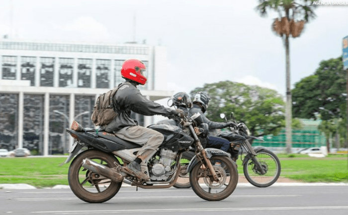 Leia mais sobre o artigo Mortes de motociclistas no trânsito aumentam 15 vezes em 20 anos. Jovens são maioria