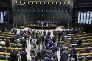 Leia mais sobre o artigo Câmara aprova projeto que aumenta gradualmente para 20 dias a licença-paternidade