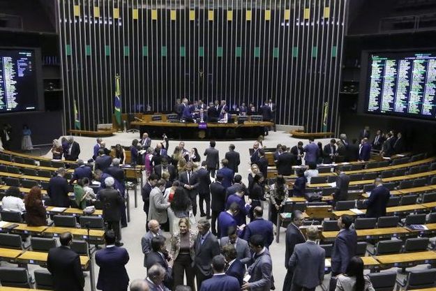 Leia mais sobre o artigo Câmara aprova projeto que aumenta gradualmente para 20 dias a licença-paternidade