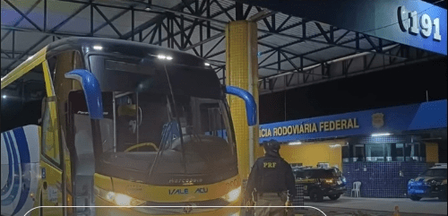 No momento, você está visualizando PRF flagra ônibus de estudantes sendo conduzido por lavador sem habilitação na BR-304