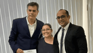 Leia mais sobre o artigo Após reunião com Promotor, prefeita do município de Serrinha, RN anuncia concurso público 