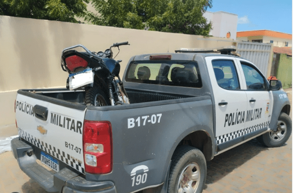 No momento, você está visualizando Polícia Militar apreende motocicleta roubada em área de mata em Rio do Fogo