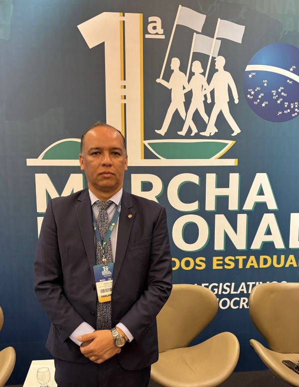 No momento, você está visualizando Deputado Taveira Jr. representa a Assemb leia Legislatvia na 1ª Marcha Nacional dos Deputados Estaduais em Brasília