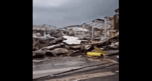 Leia mais sobre o artigo Tornado causa destruição e deixa 5 mortos e mais de 400 feridos em cidade do interior do Paraná