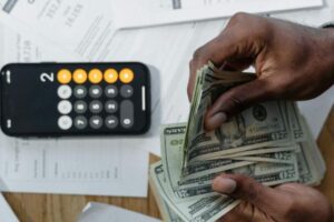 Leia mais sobre o artigo Banco indenizará aposentada por descontos em serviços não contratados