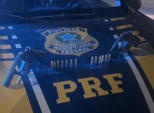Leia mais sobre o artigo PRF prende dupla armada e impede assalto na BR-226, em Natal/RN