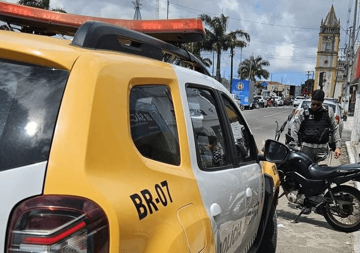 No momento, você está visualizando CPRE/ Batalhão Rodoviário flagra menor pilotando motocicleta na Grande Natal e genitora termina presa