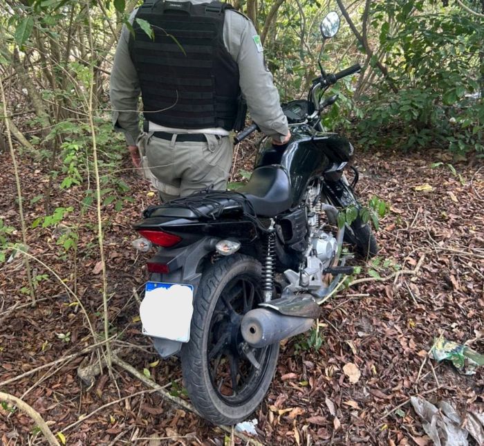No momento, você está visualizando Polícia recupera moto roubada na manhã desta quinta-feira na Grande Natal
