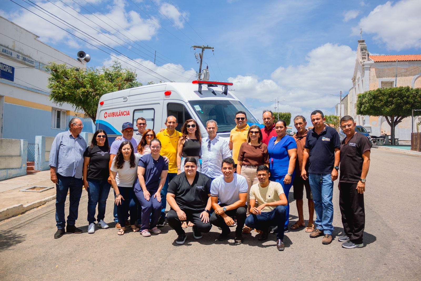 No momento, você está visualizando Rogério Marinho visita Jardim de Angicos e entrega ambulância ao prefeito Carlinhos