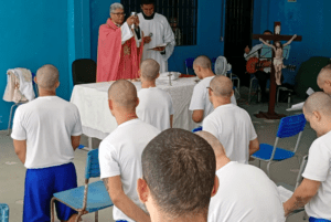 Leia mais sobre o artigo Arcebispo da Arquidiocese de Natal celebra missa na Penitenciária de Alcaçuz