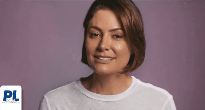 No momento, você está visualizando Michelle Bolsonaro anuncia afastamento temporário do PL Mulher