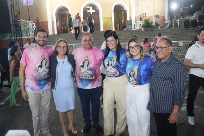 No momento, você está visualizando Zenaide Maia participa da festa da padroeira em Pau dos Ferros e anuncia liberação de R$ 1 milhão para pórticos do município