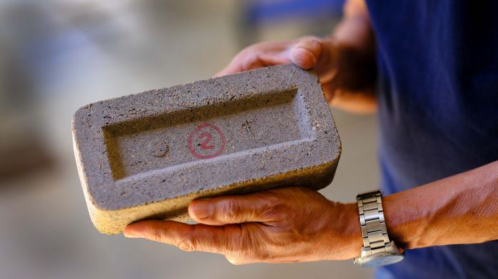 Leia mais sobre o artigo Especial UFRN – Pesquisadores desenvolvem tijolos ecológicos a partir de resíduos industriais