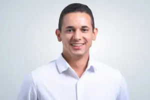 Leia mais sobre o artigo Data Census: Allyson lidera disputa para governo do RN em todos os cenários