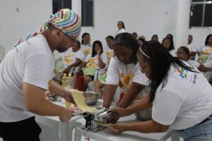 Leia mais sobre o artigo Curso de Gastronomia fortalece culinária tradicional e movimenta a economia em Diogo Lopes, Macau/RN