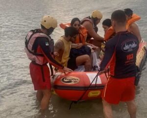 Leia mais sobre o artigo Barco de passeio tem princípio de incêndio e bombeiros resgatam 18 pessoas em rio de Natal