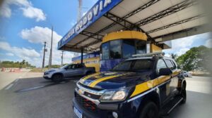 Leia mais sobre o artigo PRF recupera no RN veículo furtado na Paraíba após condutor fugir de posto sem pagar