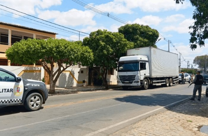 PM presta apoio a SEFAZ RN em fiscalização de  carga suspeita de irregularidades