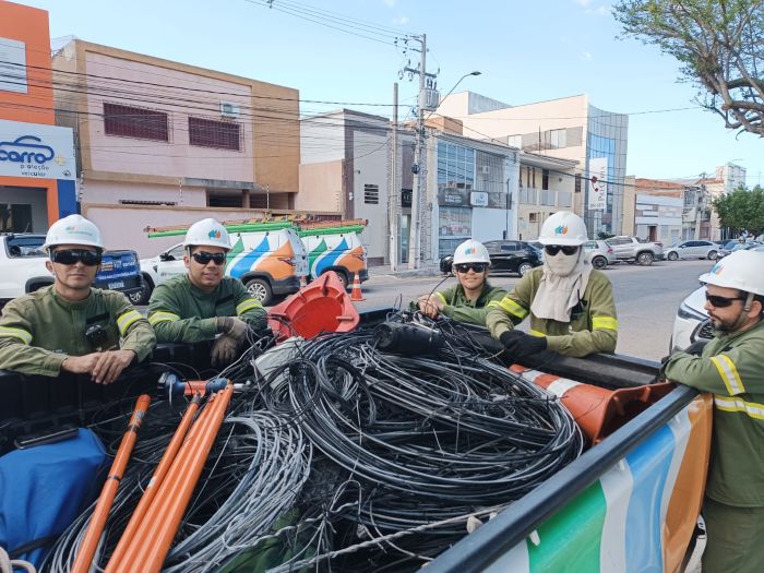 No momento, você está visualizando Neoenergia Cosern retira 24 toneladas de cabos de telecomunicações irregulares dos postes em todo o estado