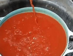 Leia mais sobre o artigo Morador denuncia água barrenta saindo de torneira em Rio do Fogo e cobra explicações do município