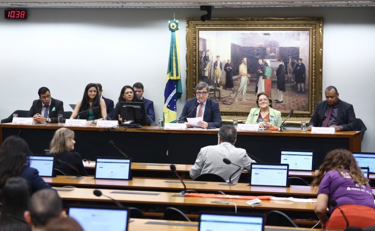 No momento, você está visualizando Câmara dos Deputados: relator promete para a próxima semana parecer sobre piso salarial de funcionários de escolas