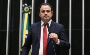 Leia mais sobre o artigo Câmara aprova suspensão por seis meses do mandato de Glauber Braga