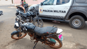 Leia mais sobre o artigo Motocicleta com sinais de adulteração é apreendida em Parazinho pela PM