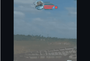 Leia mais sobre o artigo Caminhão tomba em estrada da zona rural de Pureza na manhã deste domin