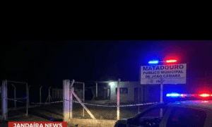 Leia mais sobre o artigo Homens encapuzados rendem vigia e rouba carne do Abatedouro Municipal de João Câmara na véspera da Feira Livre