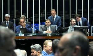 Leia mais sobre o artigo Senado aprova redução da pena de condenados pelo 8/1 e trama golpista