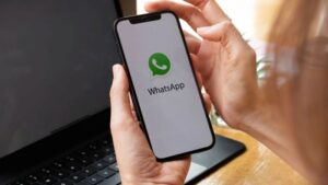 Leia mais sobre o artigo Brasileiro está falando menos de política no WhatsApp, mostra estudo