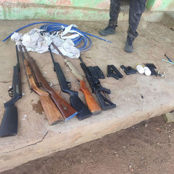 No momento, voc&ecirc; est&aacute; visualizando Opera&ccedil;&atilde;o prende quatro suspeitos e apreende fuzil e v&aacute;rias outras armas no interior do RN