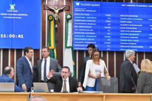 Leia mais sobre o artigo Plenário da Assembleia Legislativa aprova orçamento de 2026 com previsão de R$ 25,67 bilhões em receitas
