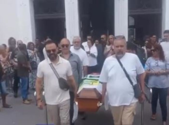 No momento, você está visualizando Corpo de Titina Medeiros deixa o Teatro Alberto Maranhão e segue para sepultamento em Acari