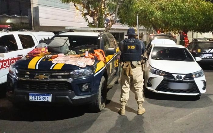 Leia mais sobre o artigo PRF e PM-RN apreendem veículo roubado, armas e joias após confronto com suspeitos de assalto na PB em Currais Novos/RN