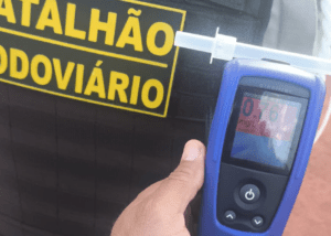 Leia mais sobre o artigo Operação Zero Álcool prende condutor embriagado durante blitz na cidade de Touros/RN
