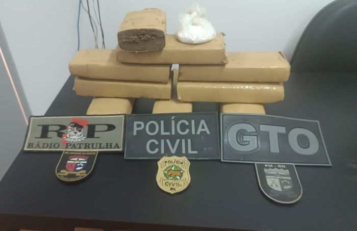 Leia mais sobre o artigo Em ação conjunta, 11a CIPM e Polícia Civil apreendem grande quantidade de drogas na cidade de Parelhas/RN